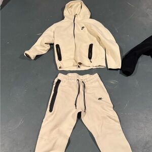 Tan Nike tech size large